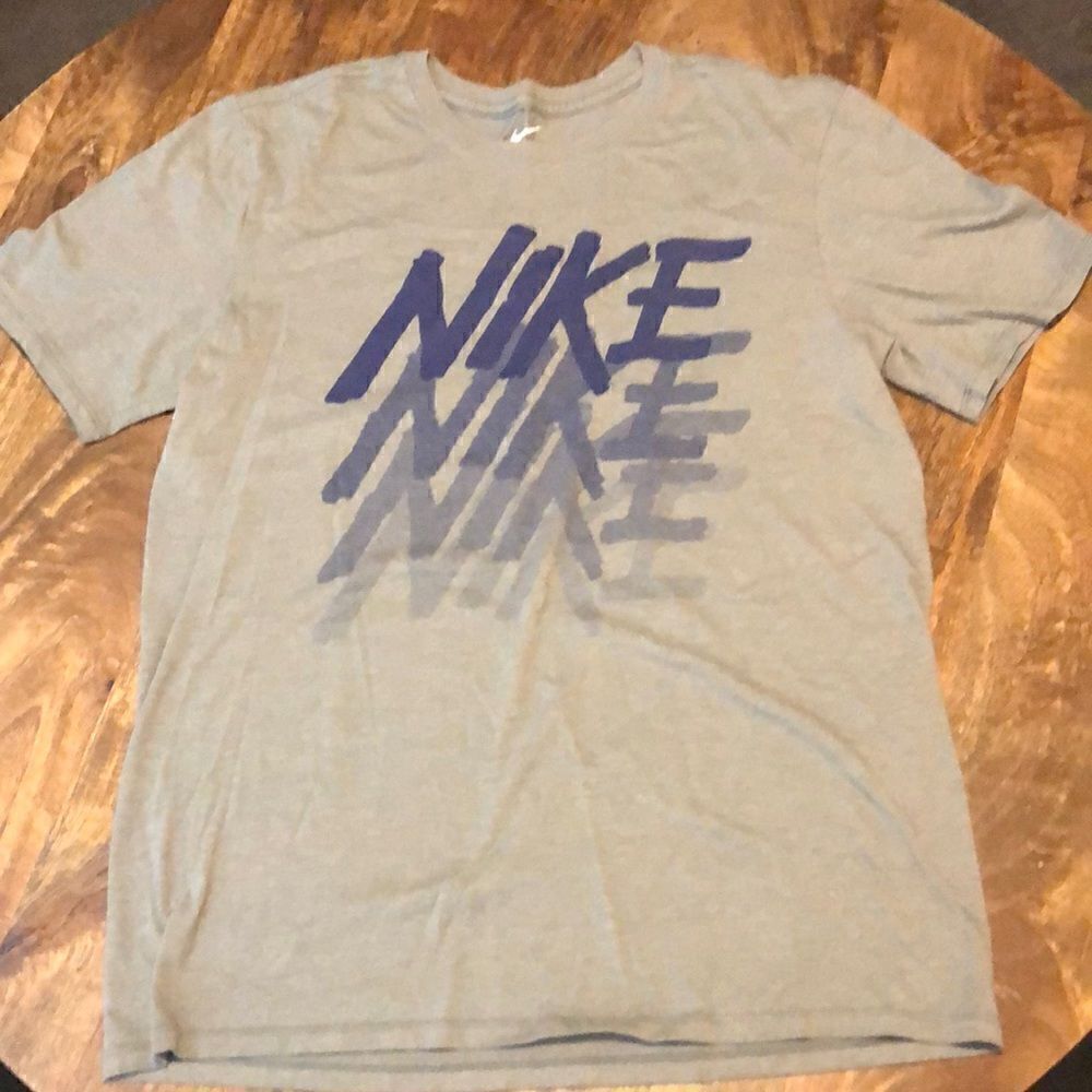 NIKE gray men's tee shirt/Size M